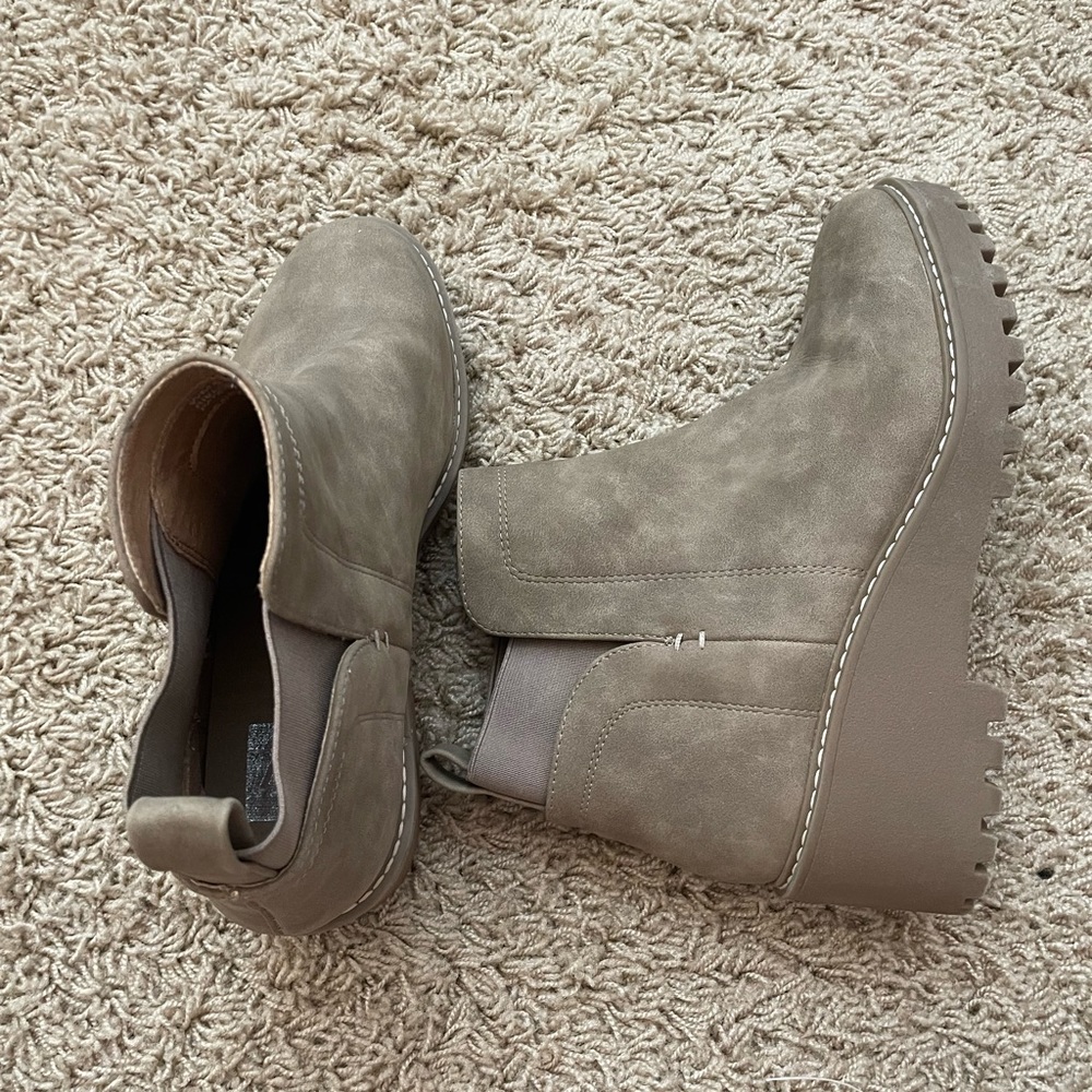 selling boots in a size 8. brand is dolce vita!